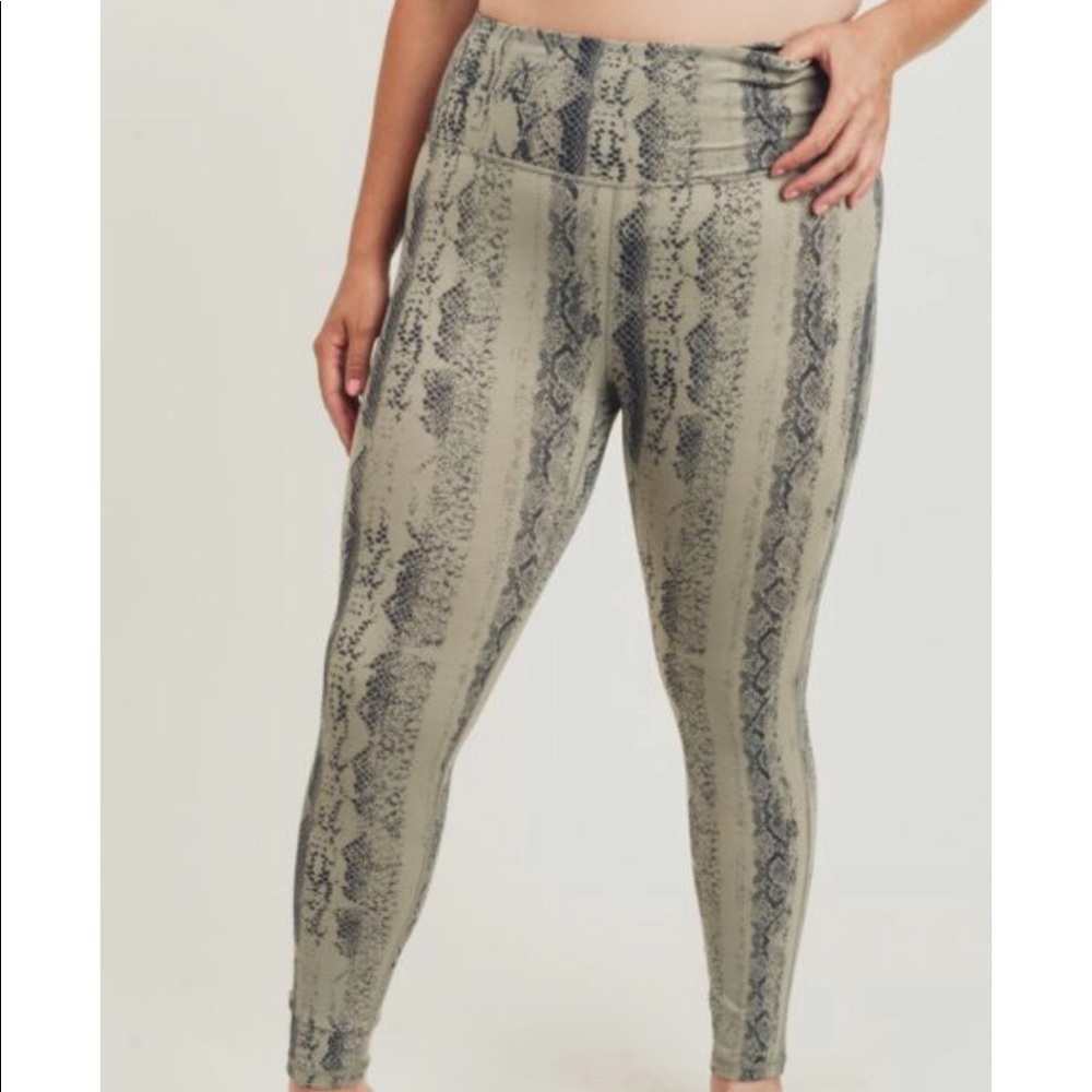 PLUS~ Python Leggings